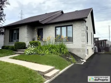 Detached House with x Bedrooms, x Bathrooms