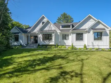 Detached House with x Bedrooms, x Bathrooms