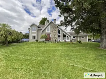 Detached House with x Bedrooms, x Bathrooms