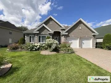 Detached House with x Bedrooms, x Bathrooms