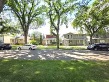 Detached House with x Bedrooms, x Bathrooms