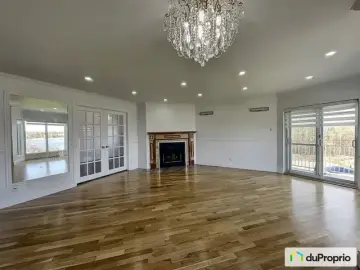 Condominium with x Bedrooms, x Bathroom