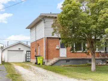 Semi Detached with x Bedrooms, x Bathrooms