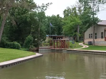 Land with x Bedrooms, x Bathroom
