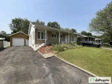Detached House with x Bedrooms, x Bathrooms