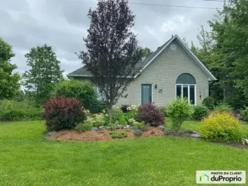 Detached House with x Bedrooms, x Bathroom