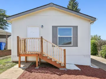 Detached House with xxx sqft, x Bedrooms, x Bathrooms
