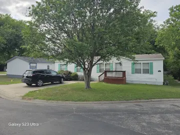 Detached House with xxxx sqft, x Bedrooms, x Bathroom