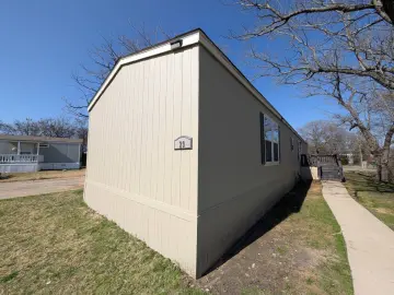 Detached House with xxxx sqft, x Bedrooms, x Bathroom