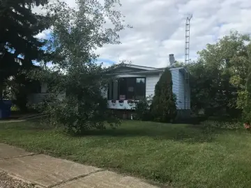 Detached House with x Bedrooms, x Bathroom