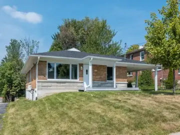 Detached House with x Bedrooms, x Bathrooms