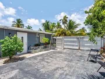 Detached House with xxxx sqft, x Bedrooms, x Bathroom