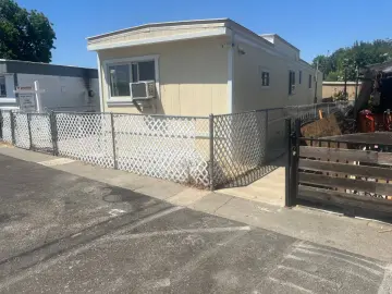Detached House with xxx sqft, x Bedrooms, x Bathroom
