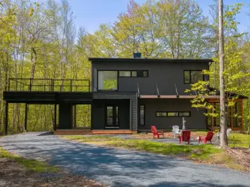 Detached House with x Bedrooms, x Bathroom