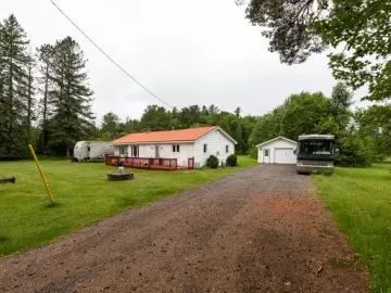 Detached House with x Bedrooms, x Bathroom