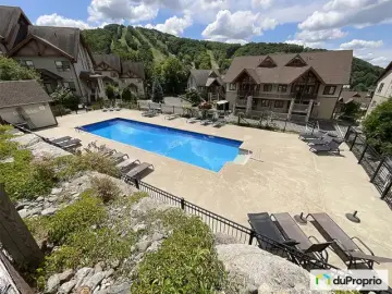 Condominium with x Bedrooms, x Bathroom