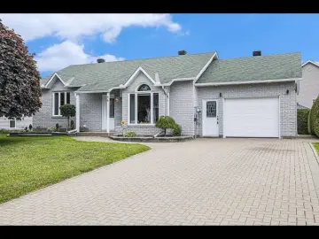 Detached House with xxxx sqft, x Bedrooms, x Bathroom