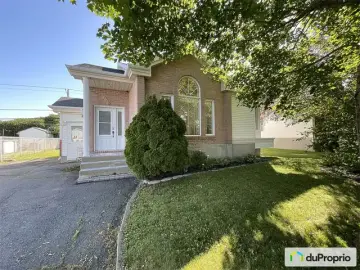 Detached House with x Bedrooms, x Bathrooms