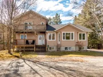 Cottage with x Bedrooms, x Bathrooms