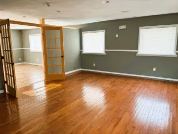 Detached House with x Bedroom, x Bathroom