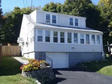 Detached House with x Bedrooms, x Bathroom