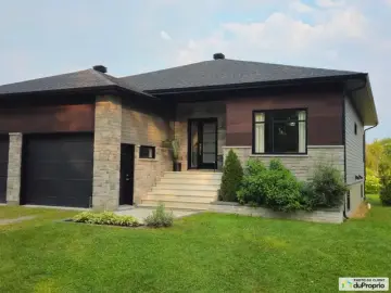 Detached House with x Bedrooms, x Bathrooms