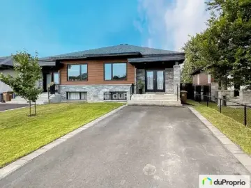 Detached House with x Bedrooms, x Bathrooms