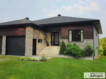 Detached House with x Bedrooms, x Bathrooms