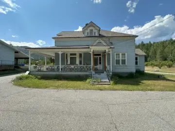 Detached House with xxxx sqft, x Bedrooms, x Bathroom