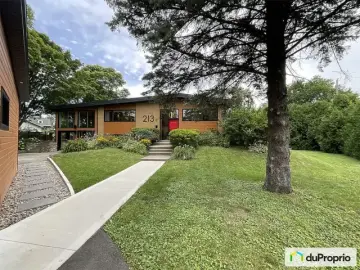 Detached House with x Bedrooms, x Bathrooms