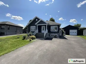 Detached House with x Bedrooms, x Bathrooms