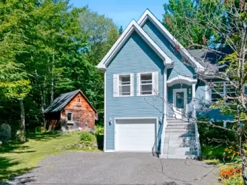 Detached House with x Bedrooms, x Bathrooms