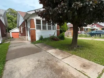 Detached House with x Bedrooms, x Bathrooms