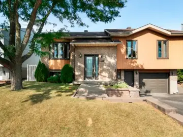 Detached House with x Bedrooms, x Bathrooms