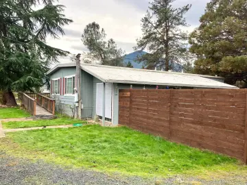 Detached House with xxxx sqft, x Bedrooms, x Bathroom