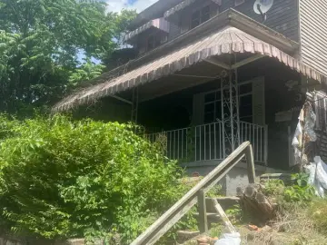 Detached House with x Bedrooms, x Bathrooms