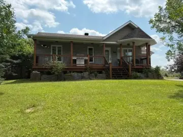 Detached House with x Bedrooms, x Bathroom