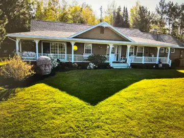 Detached House with x Bedrooms, x Bathrooms