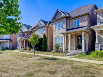 Detached House with x Bedrooms, x Bathrooms