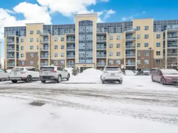 Condominium with xxxx sqft, x Bedrooms, x Bathrooms
