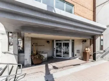 Condominium with xxxx sqft, x Bedrooms, x Bathrooms