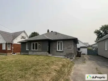 Detached House with x Bedrooms, x Bathrooms