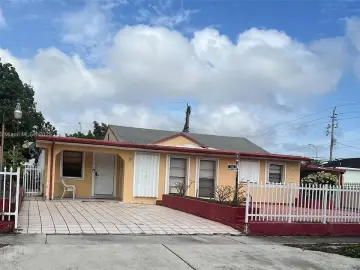 Detached House with xxxx sqft, x Bedrooms, x Bathroom