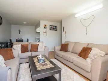 Detached House with xxx sqft, x Bedroom, x Bathroom
