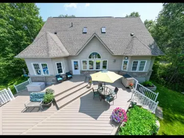 Detached House with xxxx sqft, x Bedrooms, x Bathroom