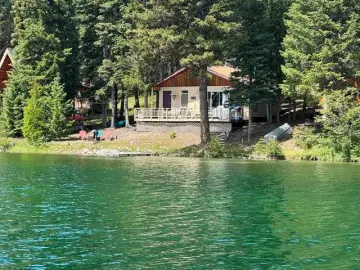 Cottage with xxx sqft, x Bedroom, x Bathroom