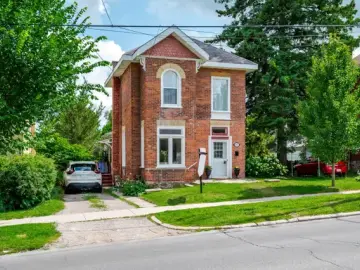Detached House with x Bedrooms, x Bathroom