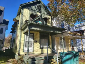 Detached House with x Bedrooms, x Bathrooms