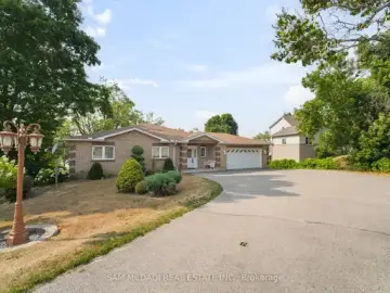 Detached House with x Bedrooms, x Bathrooms