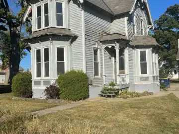 Detached House with x Bedrooms, x Bathrooms